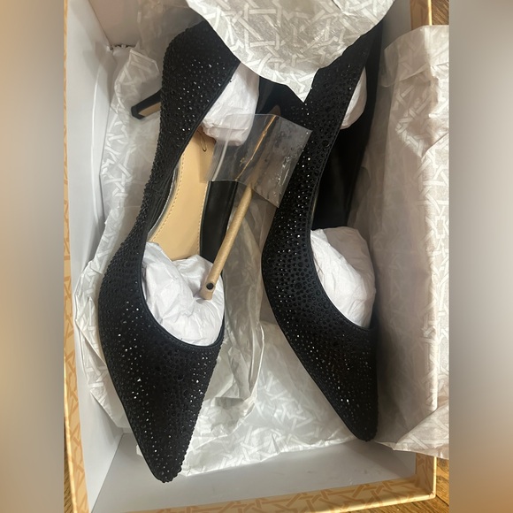 NIB Jewel Badgley Mischka Tyanna Crystal Pointed Toe Pumps Size 9